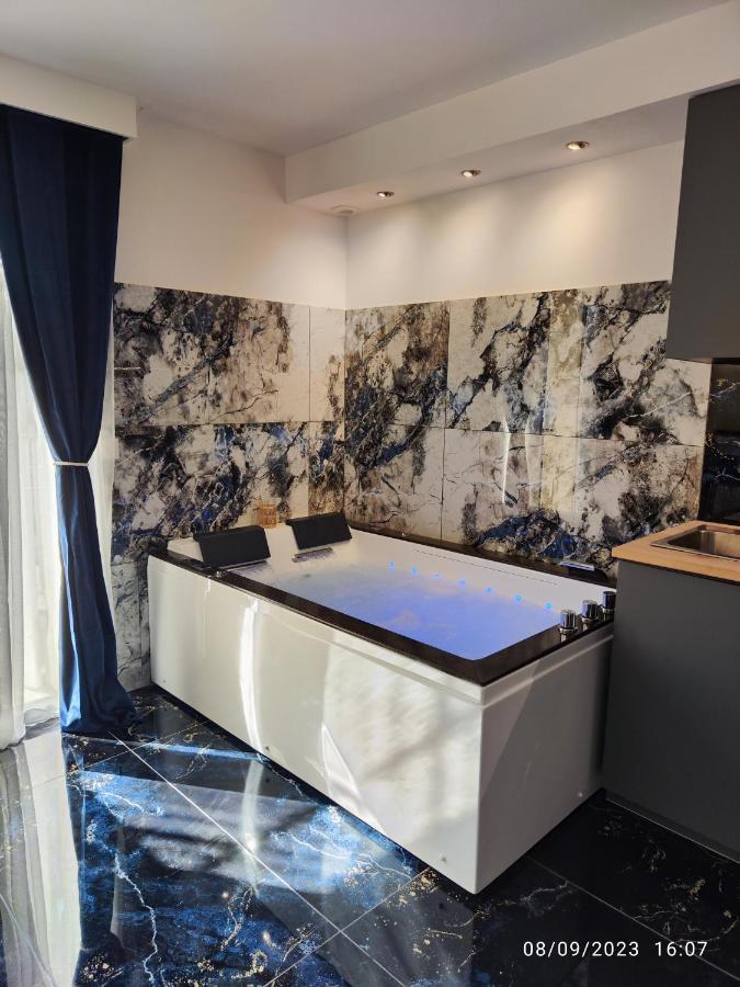 Studio Avec Jaccuzzi Saintry-sur-Seine Exterior photo