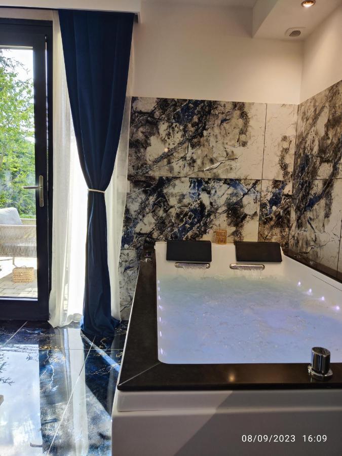 Studio Avec Jaccuzzi Saintry-sur-Seine Exterior photo