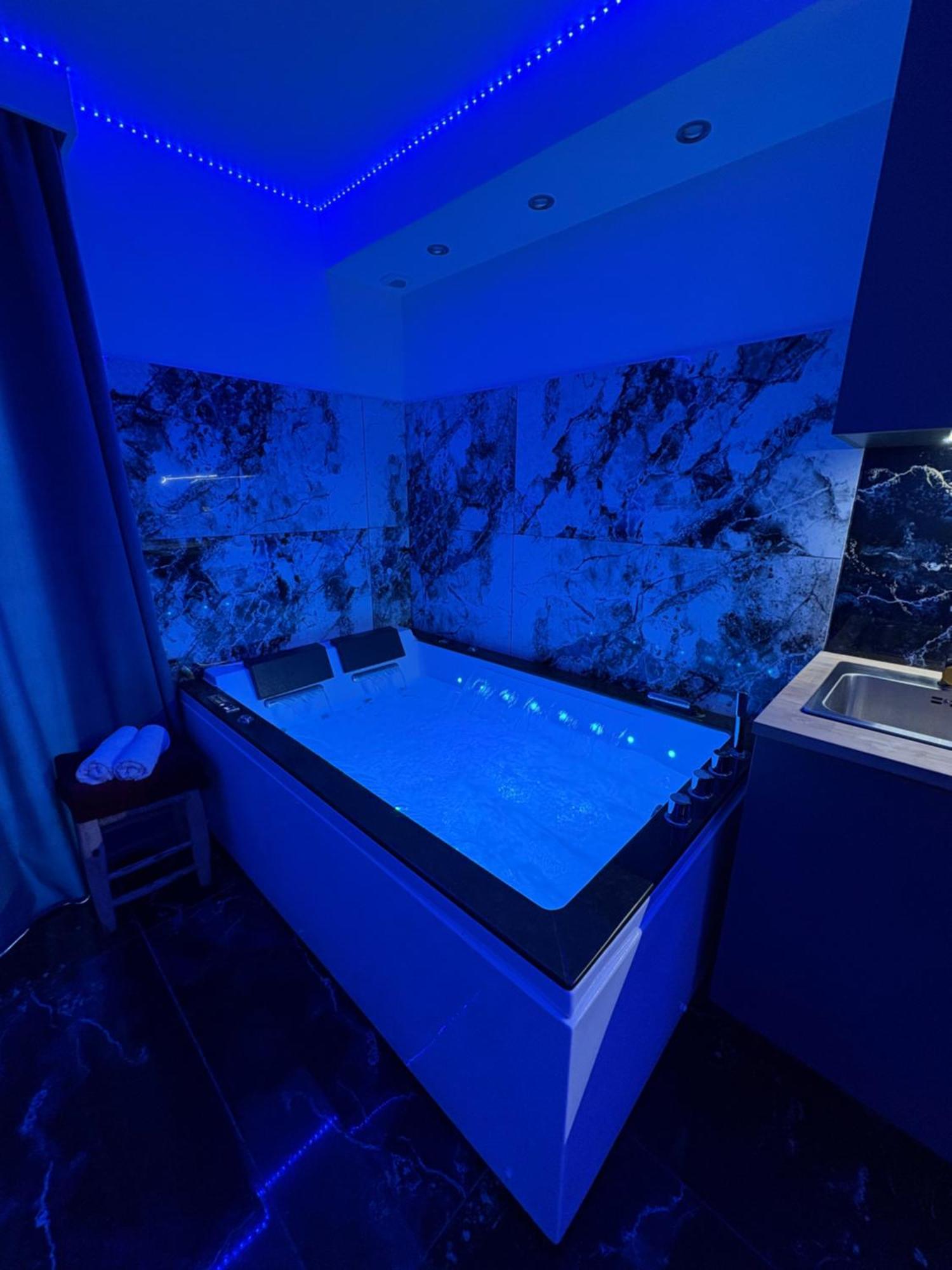 Studio Avec Jaccuzzi Saintry-sur-Seine Exterior photo